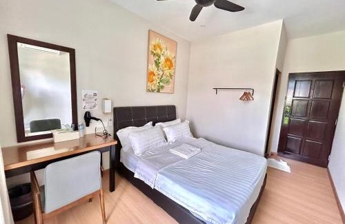 Taman Aman House | 8 mins driving to TC Beach at Holiday Guest House