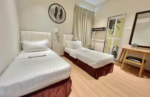 Taman Aman House | 8 mins driving to TC Beach at Holiday Guest House