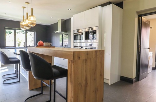 Royston Cottage | 8 NEWMARKET ROAD, pet friendly, character holiday cottage in Royston