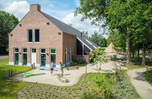 Witteveen House | 8-person bungalow in the holiday park Landal Orveltermarke