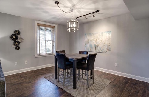 Asheville House | 8 Village Lane 200