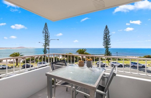 Alexandra Headland Apartment | 80 m² Apartment ∙ 2 bedrooms ∙ 4 guests
