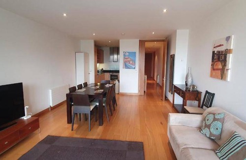 North Wall Apartment | 80 m² Apartment ∙ 2 bedrooms ∙ 5 guests