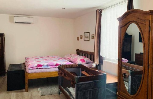 Kunratice Apartment | 80 m² Apartment ∙ 1 bedroom ∙ 5 guests