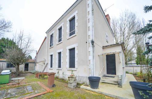 Vierzon Apartment | 80 m² Apartment ∙ 2 bedrooms ∙ 4 guests