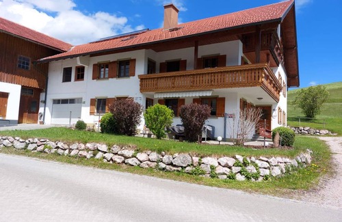 Hopferau Apartment | 80 m² Apartment ∙ 3 bedrooms ∙ 5 guests