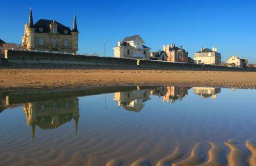 Saint-Laurent-sur-Mer House | 80 m² House ∙ 3 bedrooms ∙ 6 guests