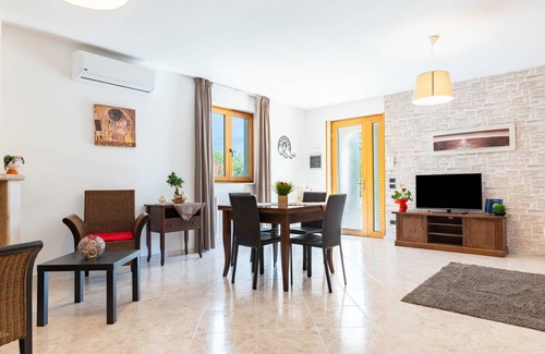 Coreggia House | 80 m² House ∙ 4 bedrooms ∙ 7 guests