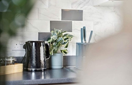 Edgware Apartment | 80A Modern Apartment