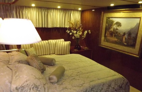 Staniel Cay Boat Rental | 80ft luxury motor yacht for charter in Staniel Cay, Exumas.