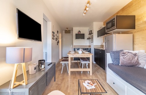 Genos Apartment | 80m from the slopes - Apart for 4 adults/2 children