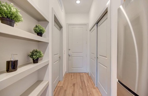 Washington Ave./ Memorial Park Apartment | 83 WalkScore - Downtown - Fast Wifi -Monthly stay