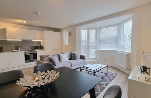 Chiswick Riverside Apartment | 84 Kew Bridge Court - 2 bedroom apartment