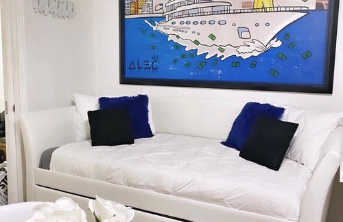 South Beach Hotel | 84 m² Hotel ∙ 2 bedrooms ∙ 9 guests