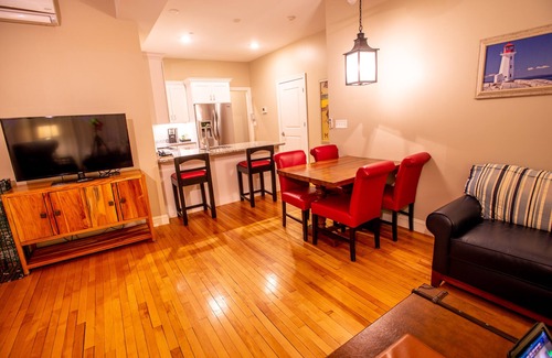 Kennebunk Condo | 84 Main
