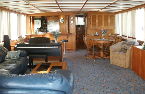 Brisbane Boat Rental | 85' Luxury Yacht, sleeps 10, can be moved to Pier 40 San Francisco