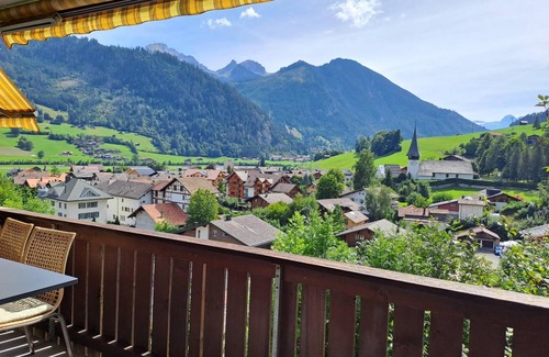 Zweisimmen Apartment | 85 m² Apartment ∙ 3 bedrooms ∙ 6 guests