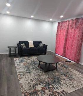 Airdrie Apartment | 850 m² Apartment ∙ 1 bedroom ∙ 2 guests