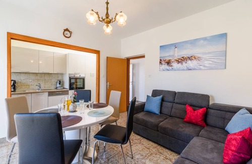 Kastel Kambelovac Apartment | 88 m² Apartment ∙ 3 bedrooms ∙ 6 guests