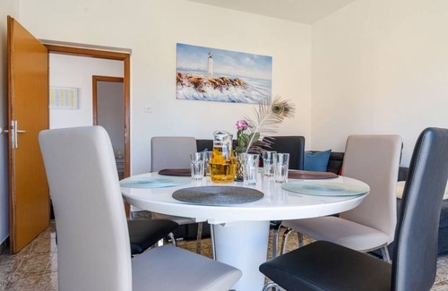 Kastel Kambelovac Apartment | 88 m² Apartment ∙ 3 bedrooms ∙ 6 guests