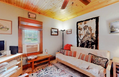 North Hero House | 88 m² House ∙ 2 bedrooms ∙ 9 guests
