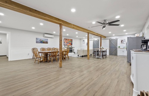 Clay County House | 8BR Private Barndominium Getaway + Near Liberty