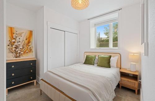 Arnada House | 8ft Ceilings Basement Sauna Retreat