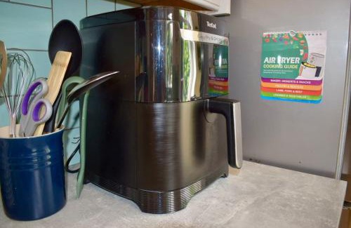 Newcastle-upon-Tyne House | 8min to City, Hot Tub House, Fire Pit, Free Parking
