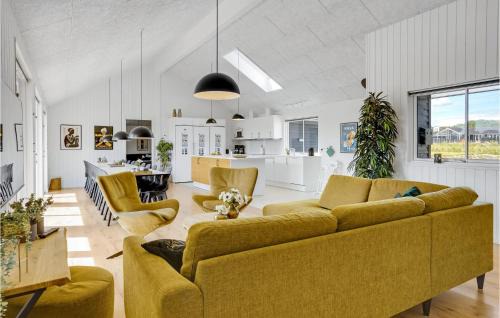 Mommark Strand House | 9 Bedroom Beautiful Home In Sydals