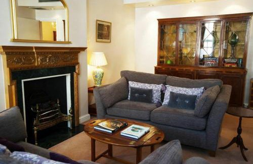 Mayfair Apartment | 9 Hertford Street - 4 Stars VisitEngland