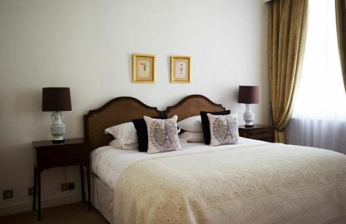 Mayfair Apartment | 9 Hertford Street - 4 Stars VisitEngland