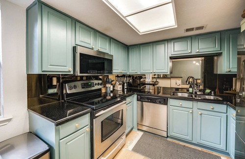 North Dallas Condo | 9 Mi to Dtwn Dallas: Condo w/Patio!