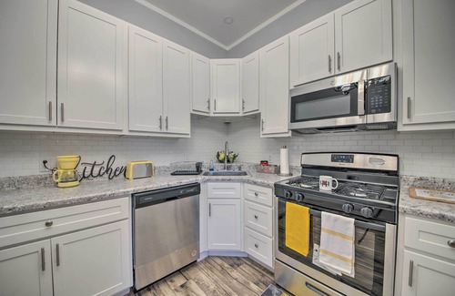 St. Louis House | 9 Mi to Dtwn: Vibrant St Louis Home!