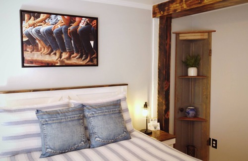 Snowflake Hotel | #9 Newly Renovated Room in Historic Inn, Denim Den