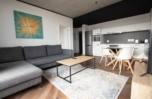 Century City Apartment | 9 Palms by Smart City Stays
