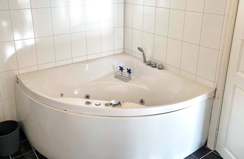Volda House | 9 person holiday home in Austefjorden
