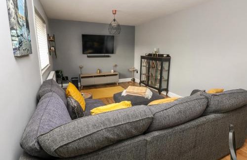 Roch House | 9 Pilgrims Way