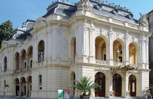 Karlovy Vary Apartment | 90 m² Apartment ∙ 2 bedrooms ∙ 6 guests