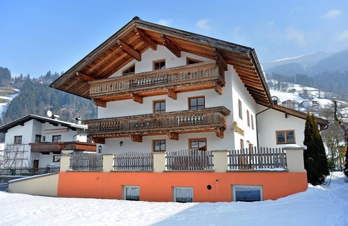 Stumm Apartment | 90 m² Apartment ∙ 3 bedrooms ∙ 10 guests