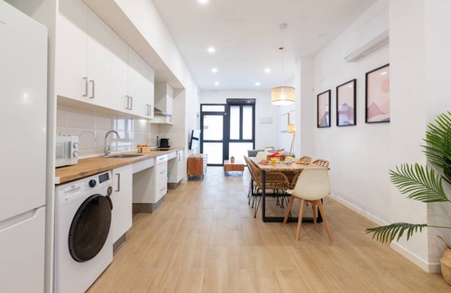 Sant Antoni Apartment | 90 m² Apartment ∙ 3 bedrooms ∙ 5 guests