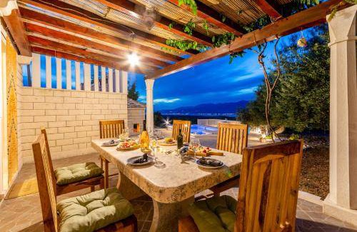 Praznica Villa | 90 m² Villa ∙ 3 bedrooms ∙ 8 guests