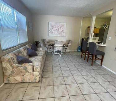 Gulf Gate Estates House | 900 m² House ∙ 2 bedrooms ∙ 4 guests