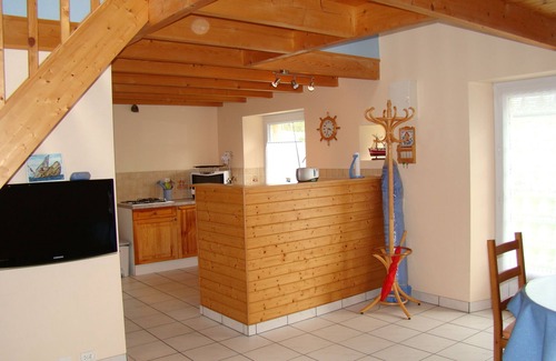 Ploudalmezeau House | 900m from the sea, indoor swimming pool, enclosed garden, dogs accepted, free boat trip.