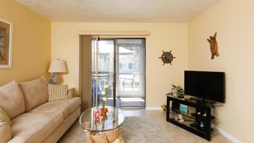 Grove City House | 9141 Lake #102