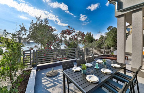 Okrug Gornji House | 92 m² House ∙ 2 bedrooms ∙ 6 guests