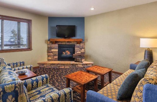 Tahoe Village Hotel | 93 m² Hotel ∙ 3 bedrooms ∙ 8 guests