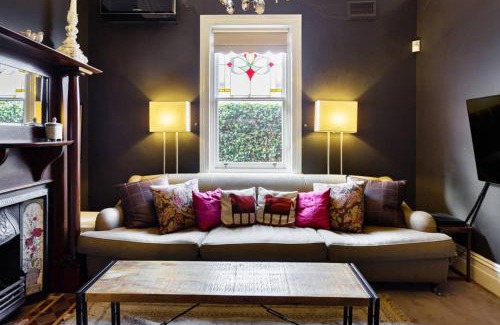 Richmond North House | 94 Highett - 5 bedroom, 3 car parks - Luxury House