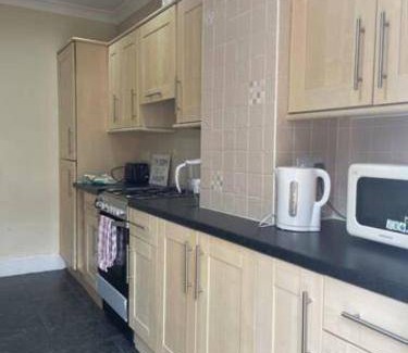 Mayfield House | 95 m² House ∙ 3 bedrooms ∙ 9 guests