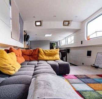 Champs-Elysees Boat Rental | 95 m² Houseboat ∙ 2 bedrooms ∙ 5 guests