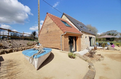 Ploubezre House | 96 m² Gîte ∙ 2 bedrooms ∙ 5 guests